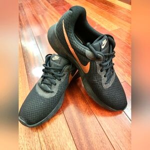Nike TanJun Running Shoes S10w